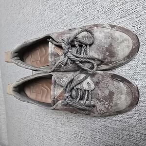 Reef woman's Rover Low Top Size 7.5